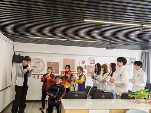 追鋒少年暖社區(qū)，志愿服務(wù)傳溫情——國(guó)際教育學(xué)院開展教育咨詢便民活動(dòng)